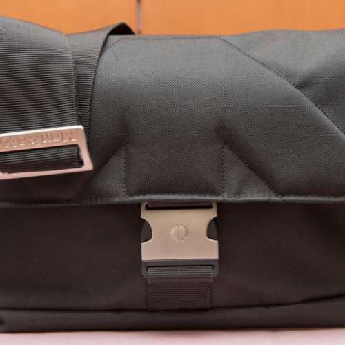 95%新Manfrotto Allegra 15 Messenger Bag (Black)