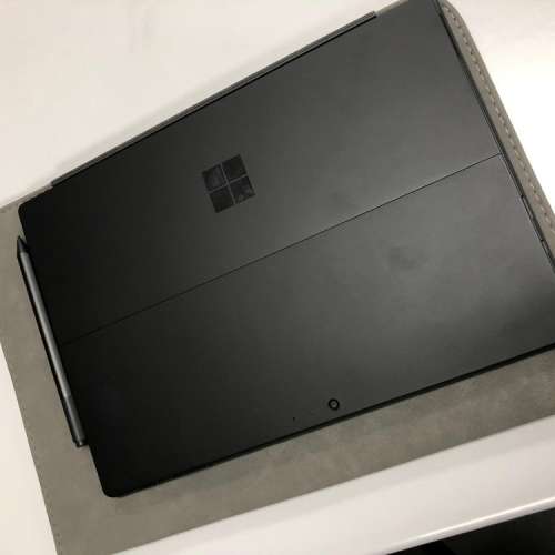 墨黑色Surface Pro 6 (i7/8g/256g) 跟黑色keyboard, pen, mouse...有單