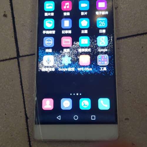 Huawei P 8 LTE 5.2寸3+16有NFC 可入記憶卡 八核心 港行净機成半新 後蓋有輕微凹咗