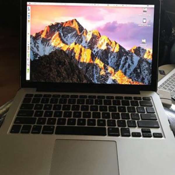 Macbook Pro 13inch Retina i5@2.4ghz 8gb ram 256GB (early 2013)