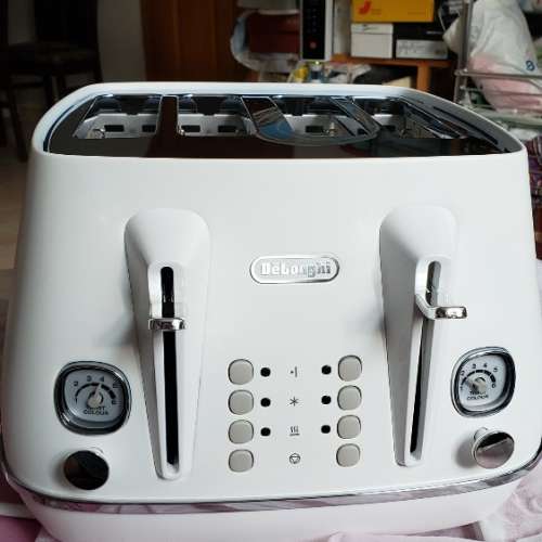 Delonghi Distinta Moments 4 Slice Toaster - Sunshine White