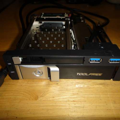 ToolFree 硬碟抽取盒 2.5及3.5吋+USB3.0** 另有Olmaster 雙2.5吋外置硬碟盒