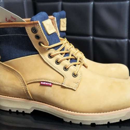 Levi's shoes US9 100%NEW  買2對8折