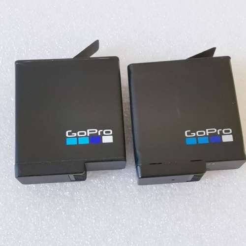 全新 Gopro hero 5,6,7,8 原裝電池2粒。
