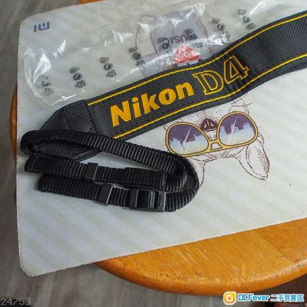 Nikon  D4  原廠相機帶  (全新)