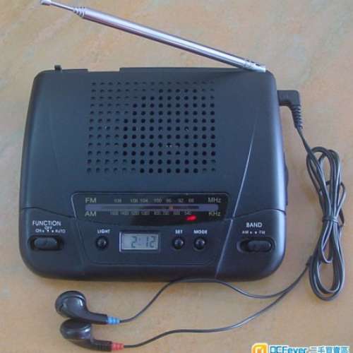 AM/FM 便攜收音機 有LCD小時鐘  合DSE用 八成多新