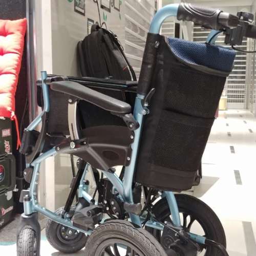 95%新款摺疊式電動輪椅