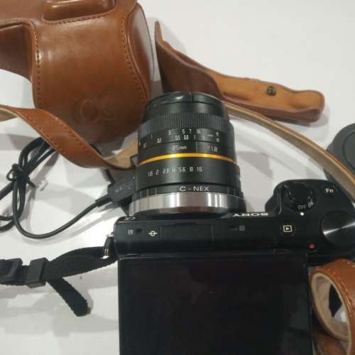 Sony NEX 5R + 25mm f/1.8 lens =HKD1000