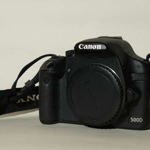 Canon EOS 500D Kit (with EF-S 18-55mm f/3.5-5.6 IS Lens)