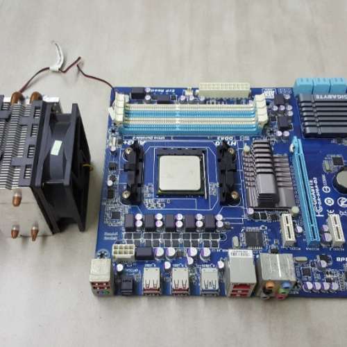 AMD 1055T 2.8Ghz六核CPU + Gigabyte GA-970A-D3 主板（連coolermaster雙風扇散熱器）