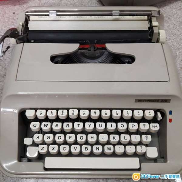 UnderWood 318, 全手動機械式 打字機， 西班牙製，Olivetti LETTERA 32 同廠