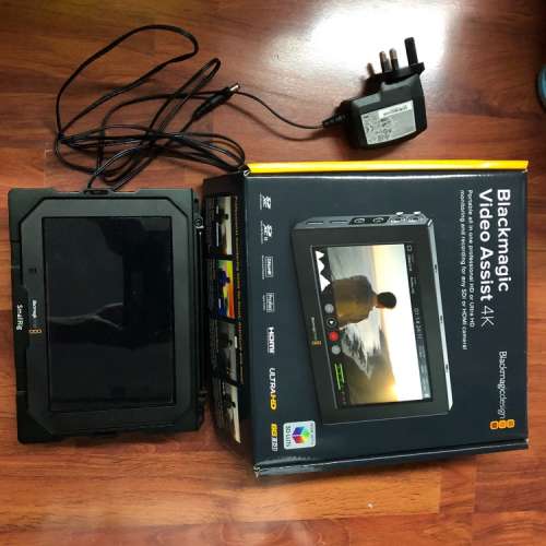 Blackmagic video assist 7吋 4k with smallrig cage sd card