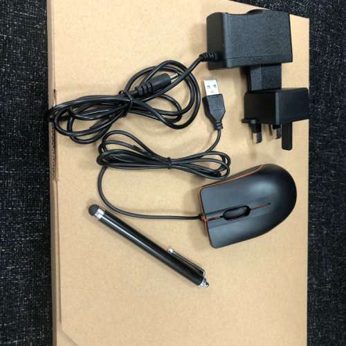 99新 超輕便 一機兩用 10.1吋 平板/手提電腦 連永久版Office