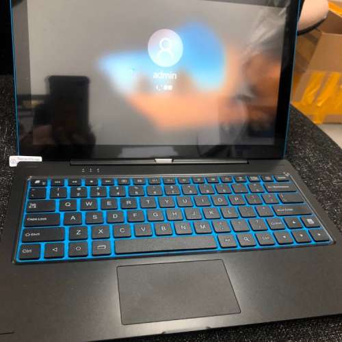 99新 超輕便 一機兩用 10.1吋 平板/手提電腦 連永久版Office