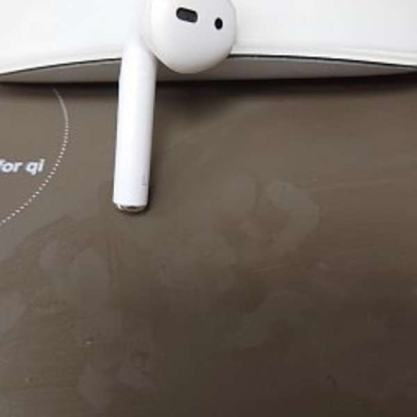 出售 99% New Airpods 左耳