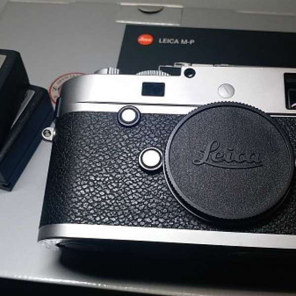 Leica mp240 silver chrome and two battery