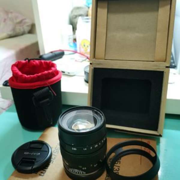 中一光學 APS-C 35mm f/.95, for EOS-M mount