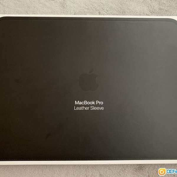 99%新MacBook Pro 13” 黑色皮套 Leather Sleeve
