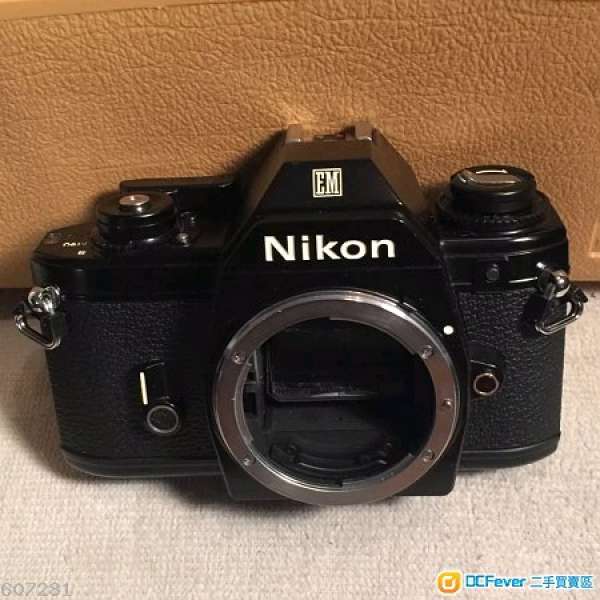 Very NEW Nikon EM 合新手