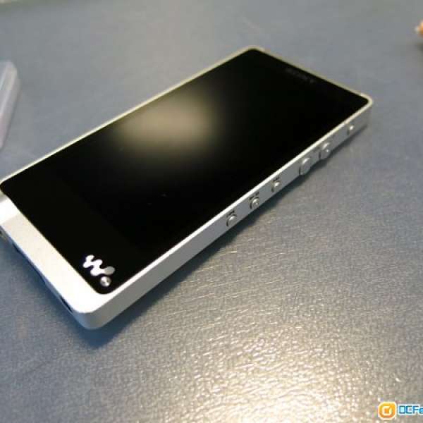 Sony NW-ZX1 music player