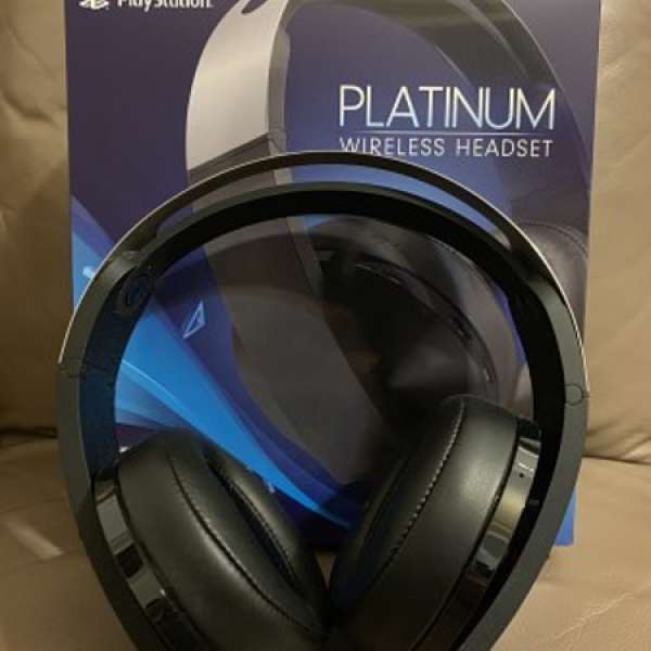 出售 95%新 PS4 Platinum Wireless Headset