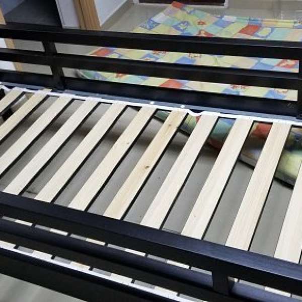 Ikea single bed, 102.530.49 90%new