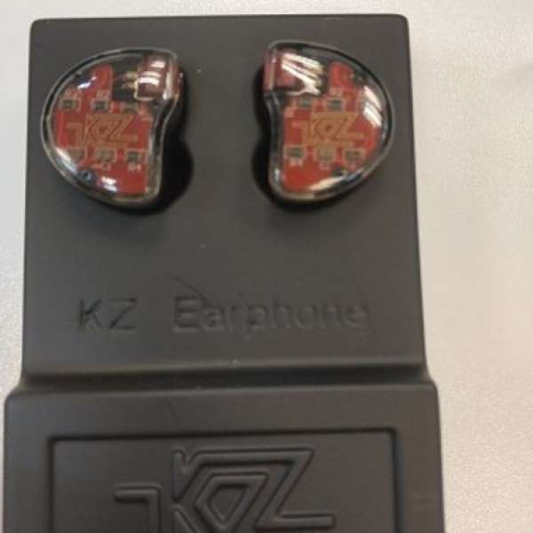 放 90% KZ ZS10 耳機。
