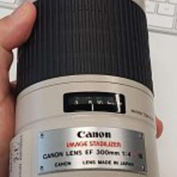 Canon EF300/4L IS lens