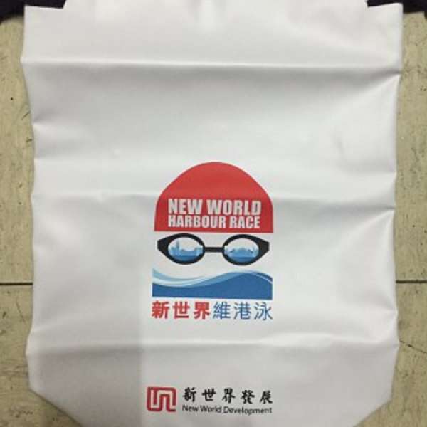 100% NEW 新世界防水包背包紀念品 （具收藏價值)
