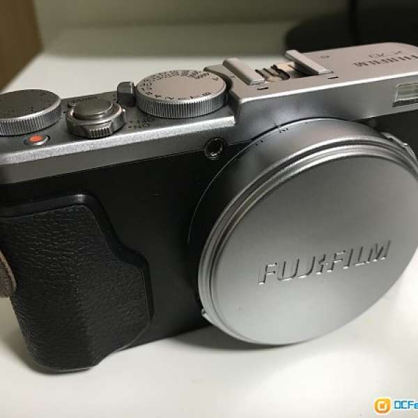 Fujifilm X70 (Silver)