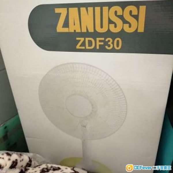 金章ZANUSSI ZDF30 12寸坐枱坐地两用風扇