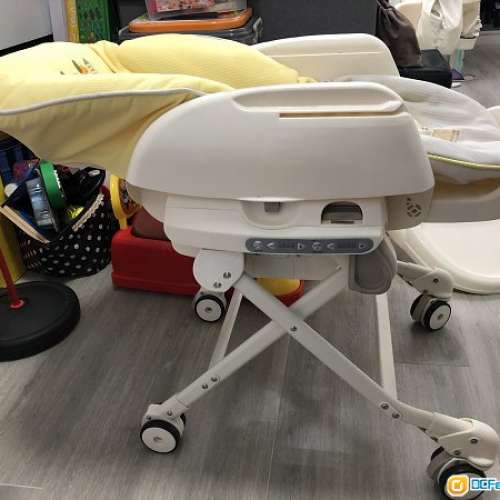 日本Combi Nemulila 電動音樂 多功能餐椅 搖床 High chair