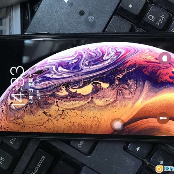 99% new iPhone XS gold 64gb