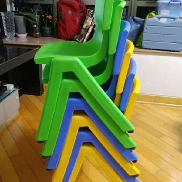 小童中童 膠凳櫈靠背椅可疊 6張