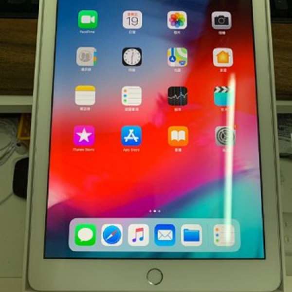 接近全新 Ipad 2018 6th 32GB 銀色 行貨