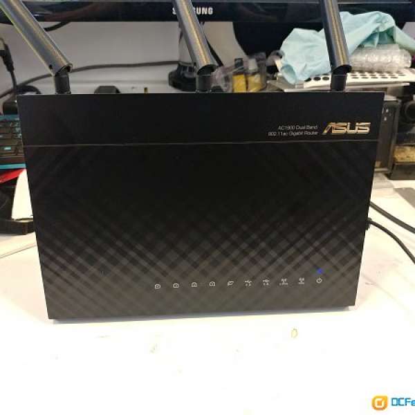 Asus RT-AC68u AC1900 AiMesh wireless router