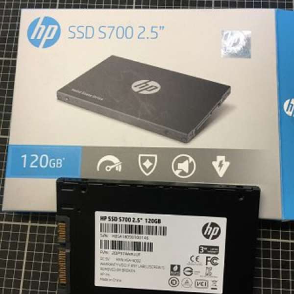 HP SSD 120 GB 固態硬碟。