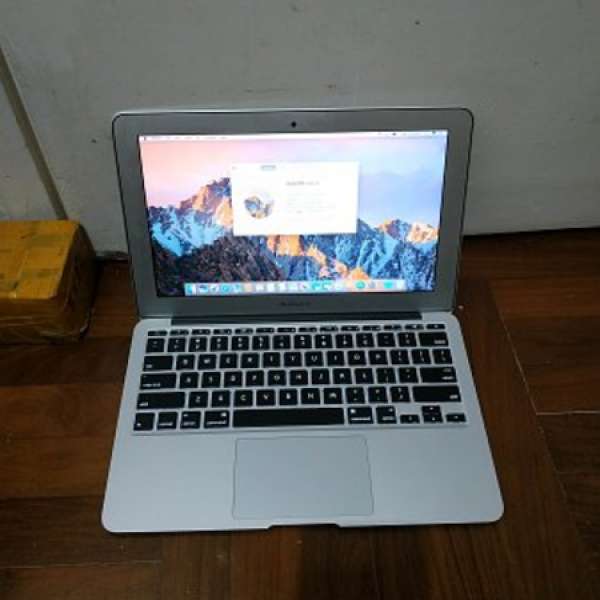 Macbook Air 11 2015 i5 8g ram 256GB SSD 95%new