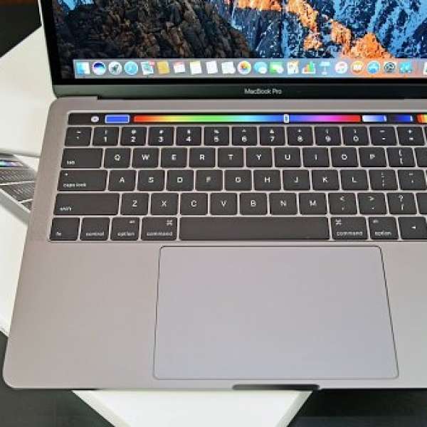 MacBook Pro 13"Touch Bar 2017 太空灰