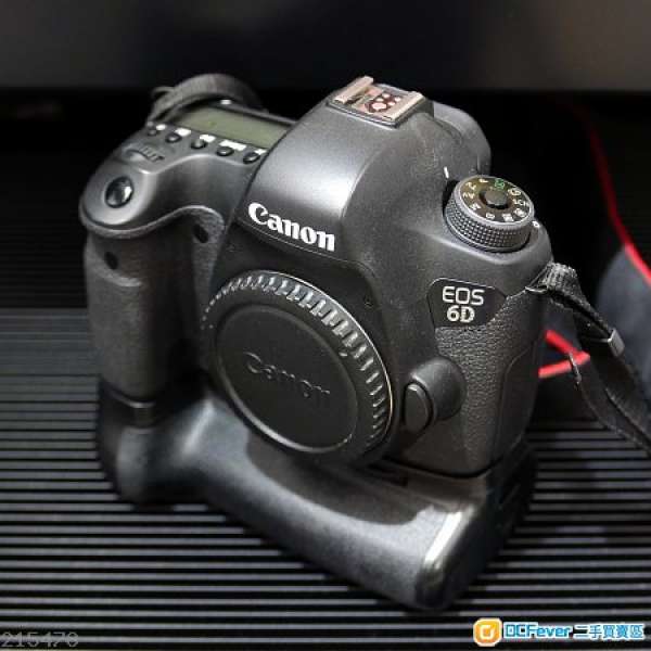 90% new Canon 6D body + 大量配件 ( 不是 mk2 )
