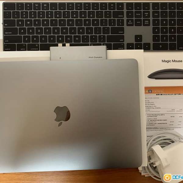 95%new 有保Macbook Pro 2017 13吋 touch bar 連magic keyboard & mouse