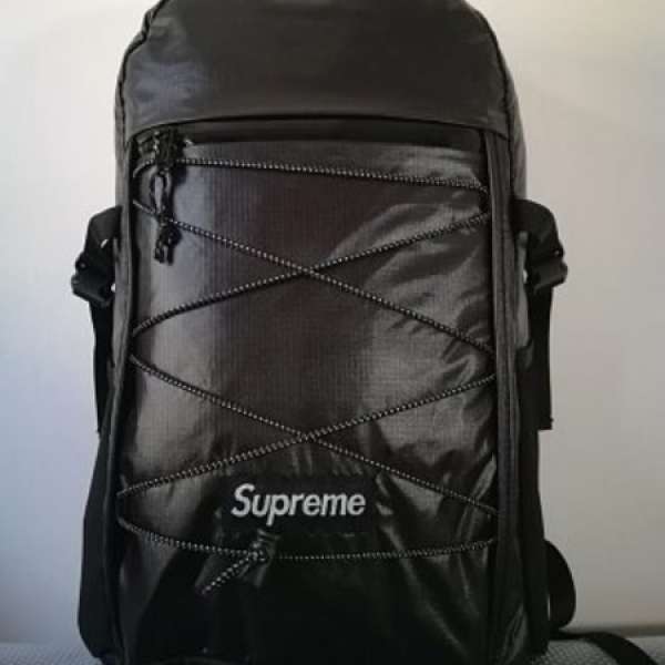 自讓全新 Supreme logo backpack