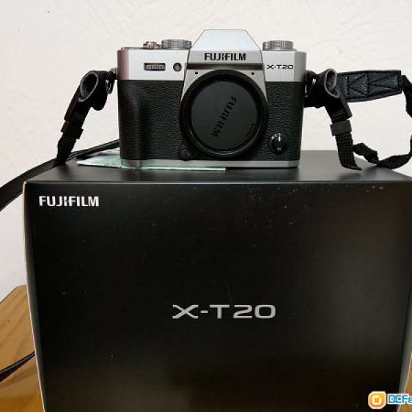 Fujifilm X-T20 body 銀黒 99%新 (on hold)