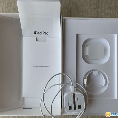 9成5新 2018年最新款 iPad Pro 11吋 銀色 64GB Wi-Fi 及 Apple Pencil 2 香港行貨...