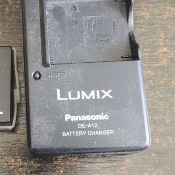 Panasonic DE-A12 battery charger