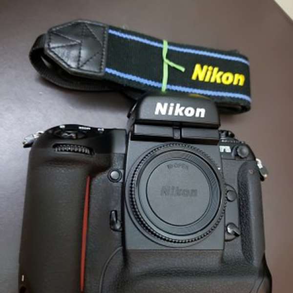 Nikon F5 with MF 28背