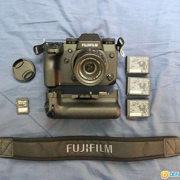 Fujifilm X-H1 body + Battery Grip + 35mm F2 Lens