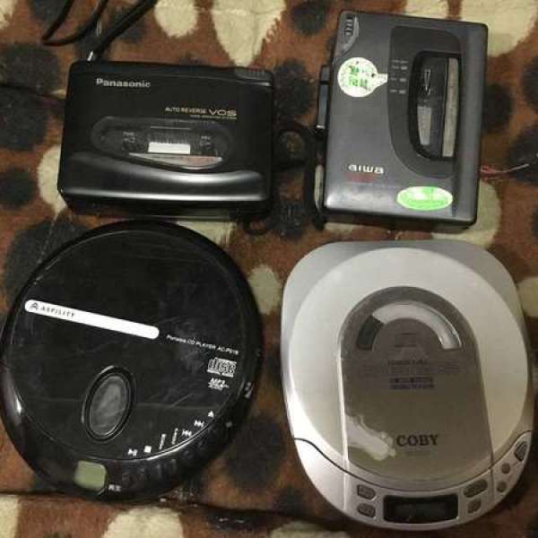 2 walkman + 2 discman (壞)