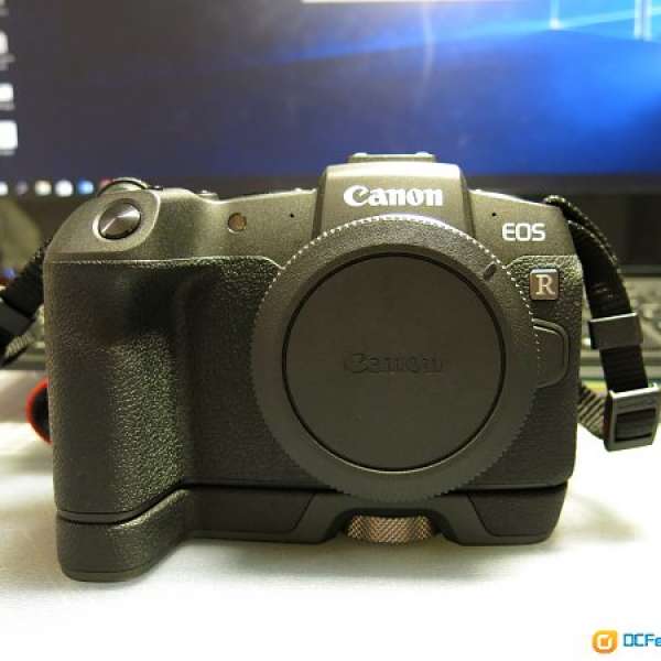 99.9% new Canon EOS RP Body + Grip + Mount