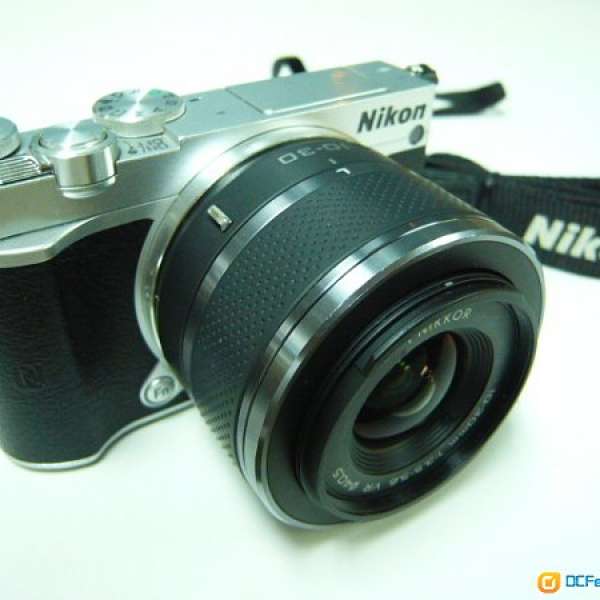 Nikon 1 J5 & 10-30mm lens